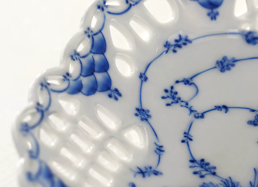 Jingdezhen Blue & White Glaze-Inlaid Arabesque Lace Footed Serving Platter