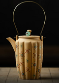 Handmade Zisha Teapot Baoxiang Yizhi — warm light setting